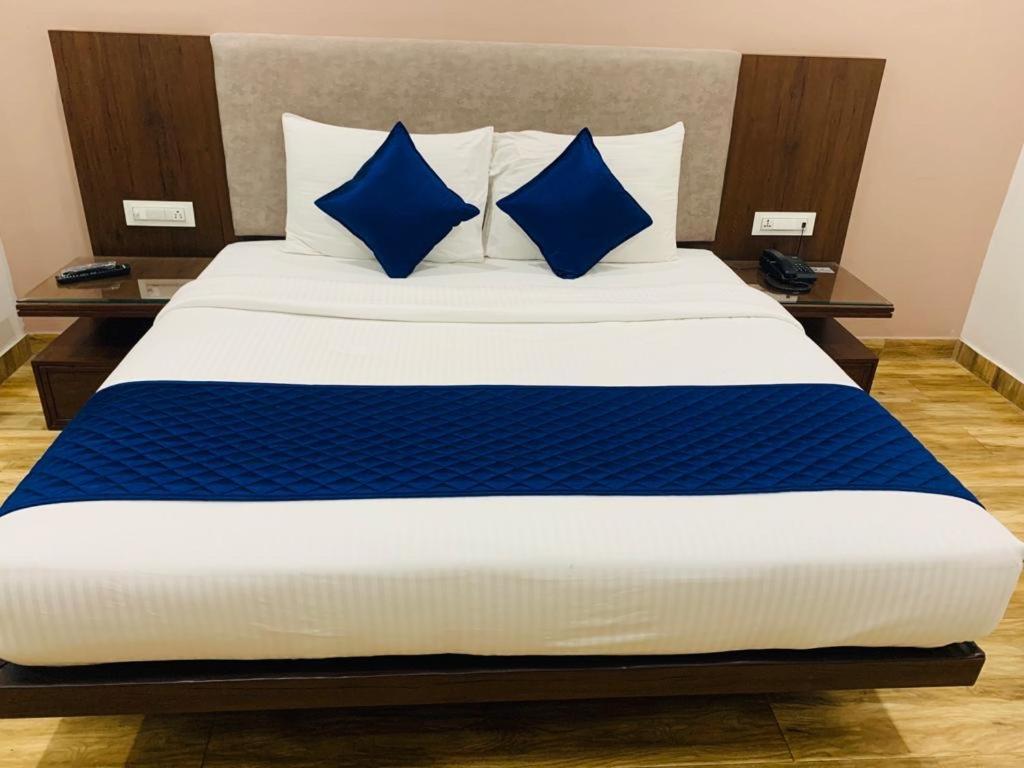 Hotel Ak Suites Patiāla Extérieur photo