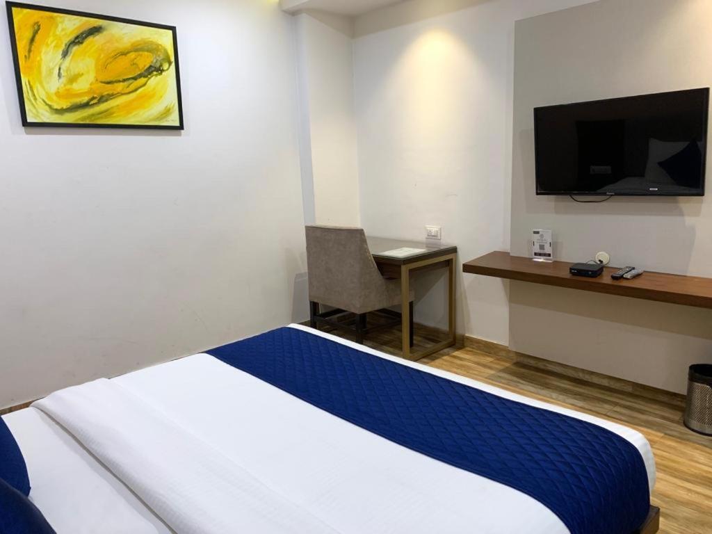Hotel Ak Suites Patiāla Extérieur photo