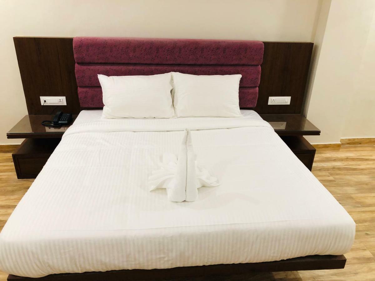 Hotel Ak Suites Patiāla Extérieur photo