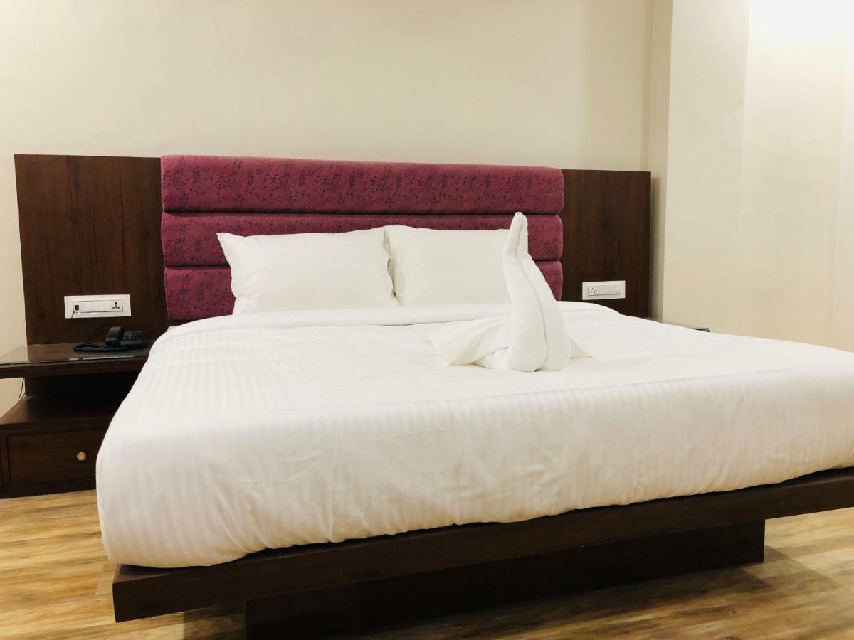 Hotel Ak Suites Patiāla Extérieur photo