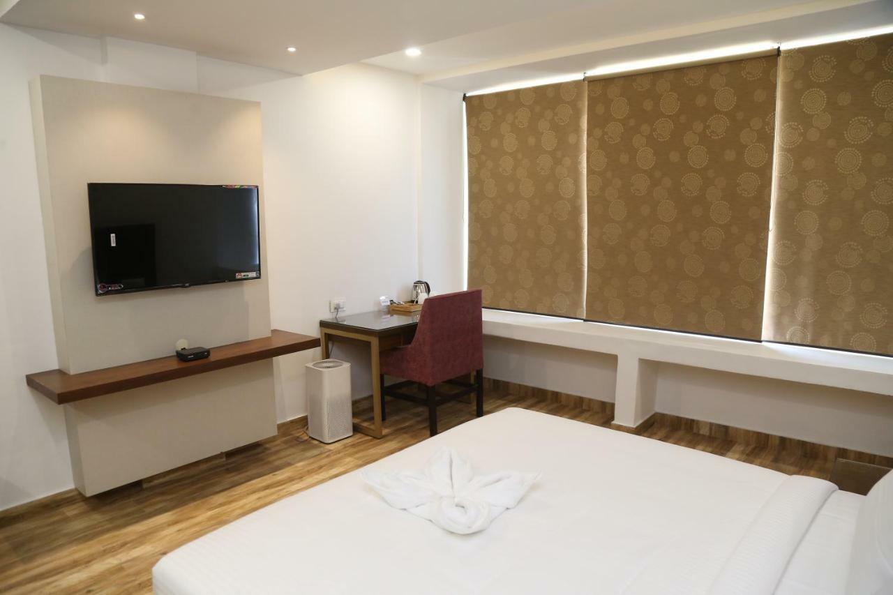 Hotel Ak Suites Patiāla Extérieur photo