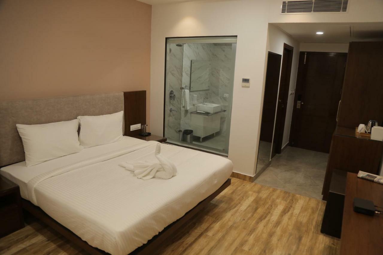 Hotel Ak Suites Patiāla Extérieur photo